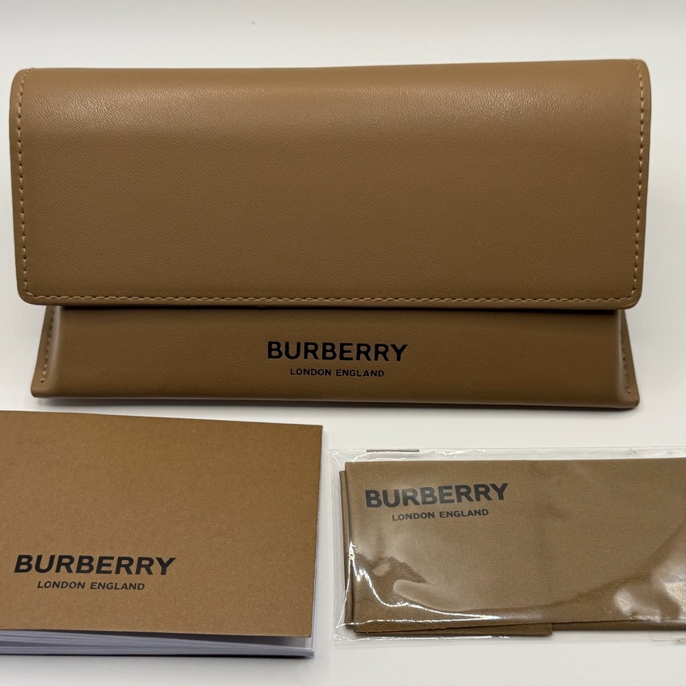 Authentic Burberry London England Tan/Camel Brown Sunglasses Case & Cloth